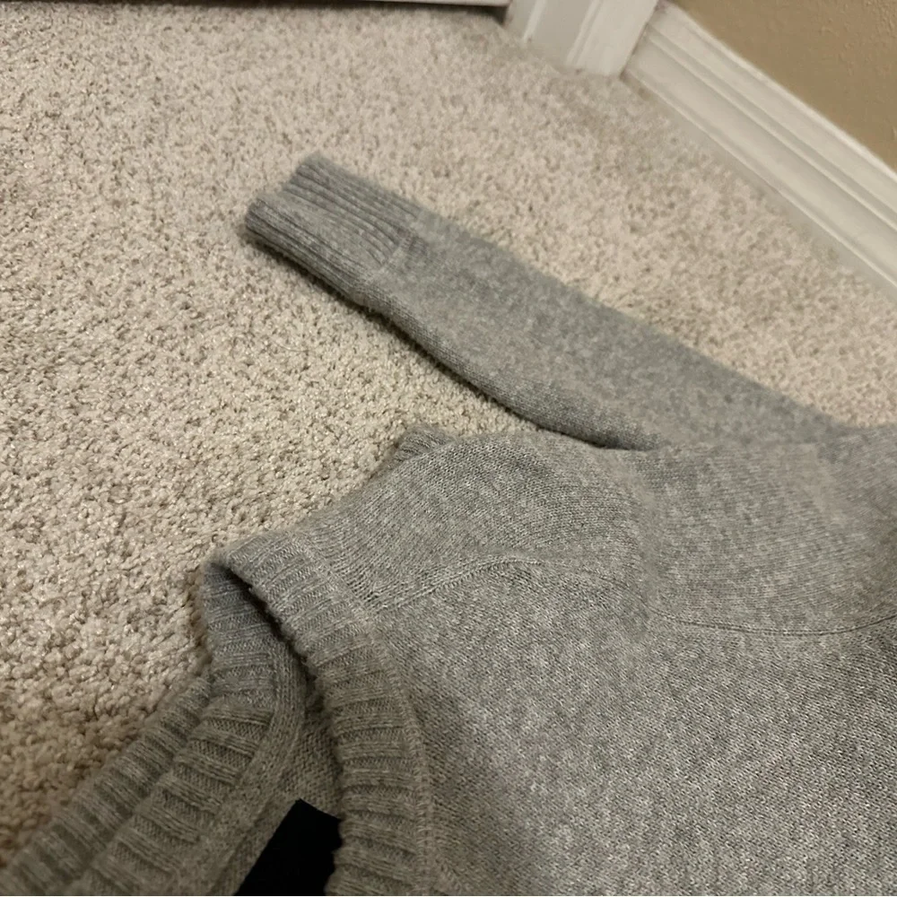 Men’s American Eagle Gray Knit Sweater Size M Crewneck Lightweight - Picture 4 of 5